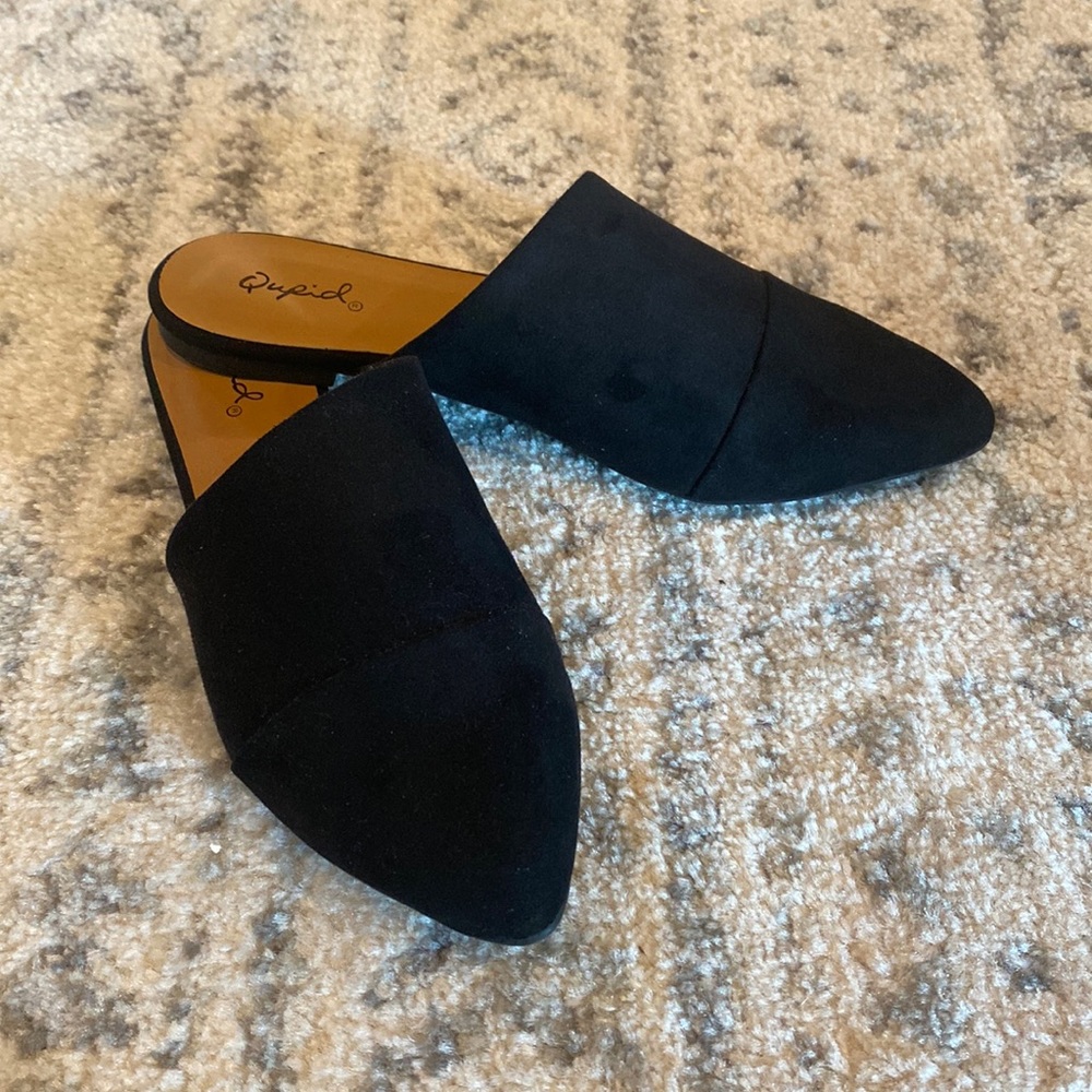 Qupid Black Velvet Mules. New without tag. US 6.5
